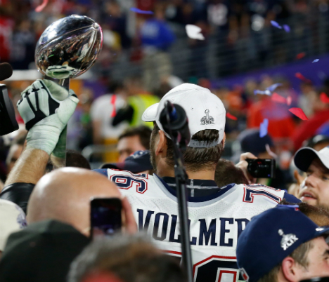 Vollmer hoists the trophy. Photo: DPA